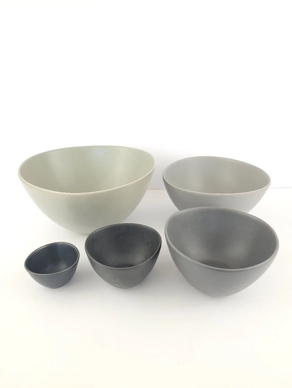 CRATE & BARREL Roscoe nesting bowls (set of 5)